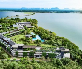 Doubletree By Hilton Weerawila Rajawarna Resort