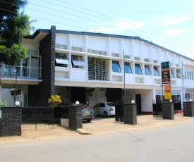 Dunhinda Falls Inn