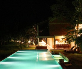 Ehalagala Lake Resort