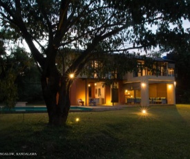 Gaia Lake Bungalow, Kandalama
