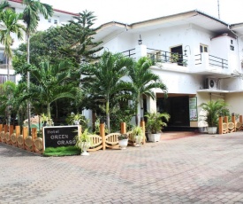 Green Grass Hotel & Restaurant