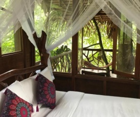 Higher Ground Treehouse, Ella