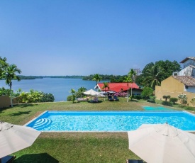 Kalla Bongo Lake Resort