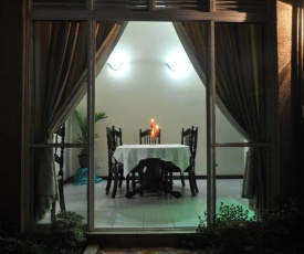 Kandy Victoria Range 'Suneth Square'