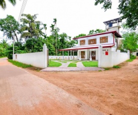 Karu's Place Weligama