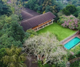 Kings Pavilion Luxury Hotel