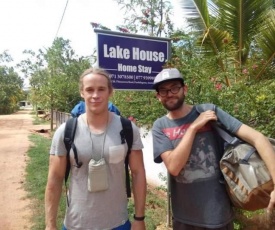 Lake House Homestay