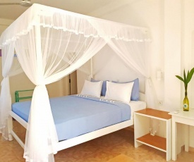 Neela's Beach Inn