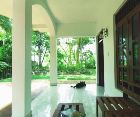 Pathum Holiday Home