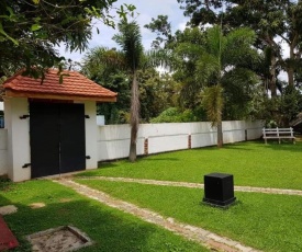 Pinnawala Holiday Bungalow