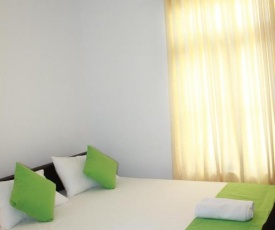 Queens Airport Residence