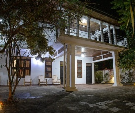 Aura City Hostel