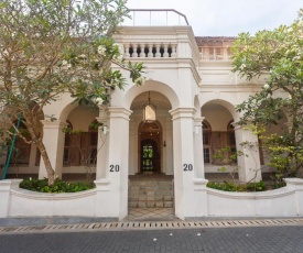 20 Middle Street