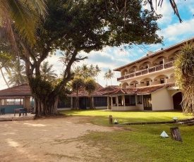 Sri Gemunu Beach Resort