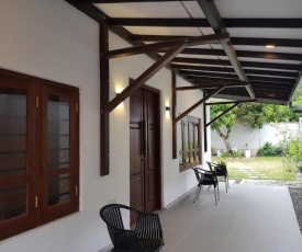 Tephrodornis Villa