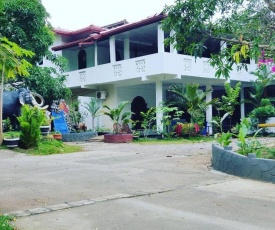 Tharuka Rest Inn Hotel