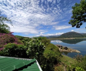 Victoria Lake View Bungalow