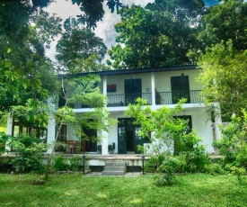 Villa by the Lake Bolgoda, Moratuwa-Colombo