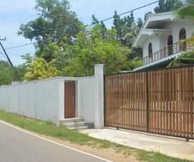 Villa Green White