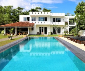 Villa Kaya Guest House