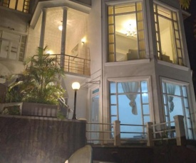 Villa Mystique
