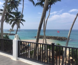 White Sand Villa - Beach front