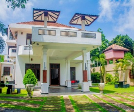 WOODNEST VILLAS