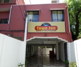 Yal's Town Inn