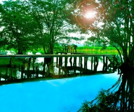 Canal Side Safari Resort